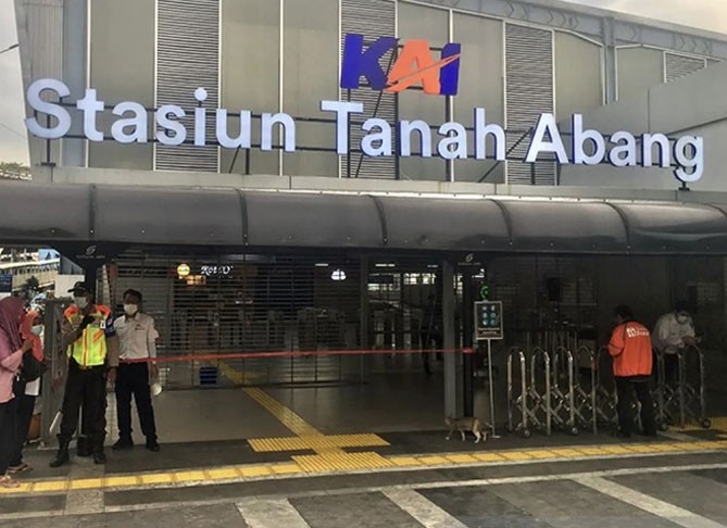 Pintu masuk stasiun tanah abang Pintu masuk stasiun tanah abang