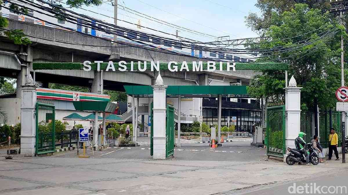 pintu masuk stasiun gambir pintu masuk stasiun gambir