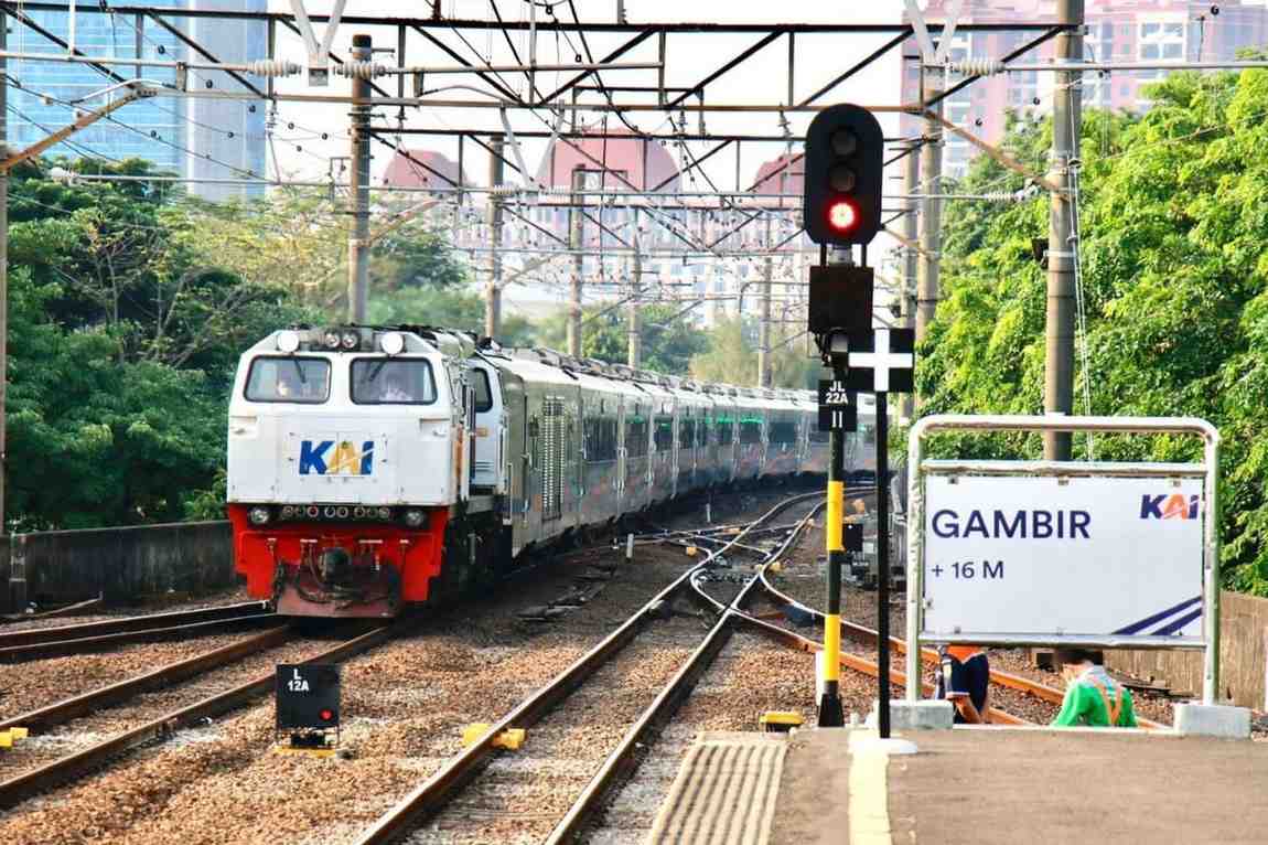 stasiun gambir jakarta