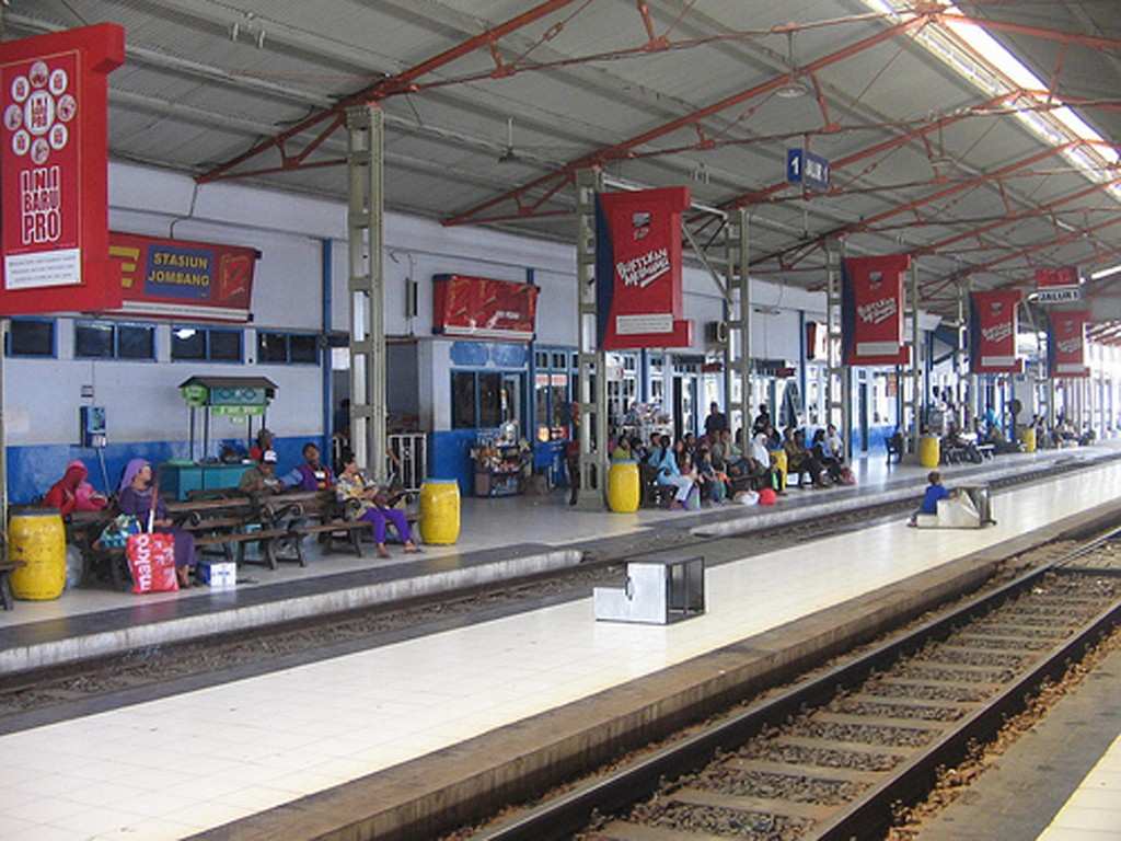 peron Stasiun  peron Stasiun