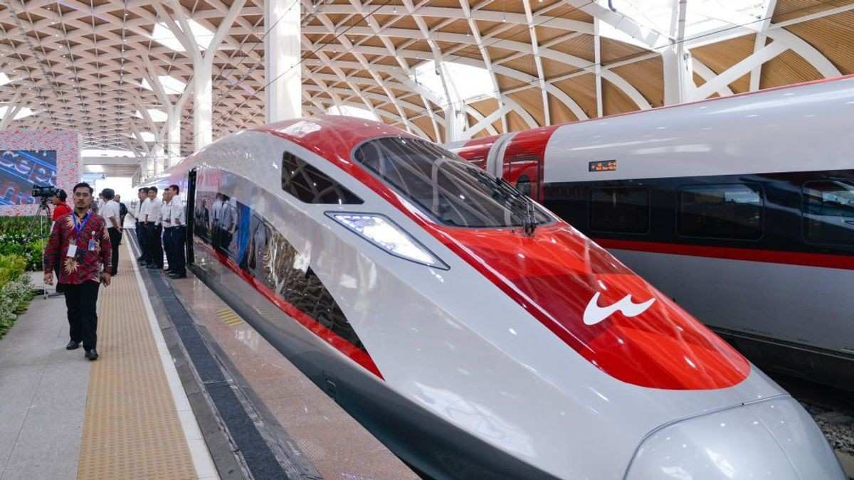 Kereta cepat WHOOSH jakarta bandung Kereta cepat WHOOSH jakarta bandung
