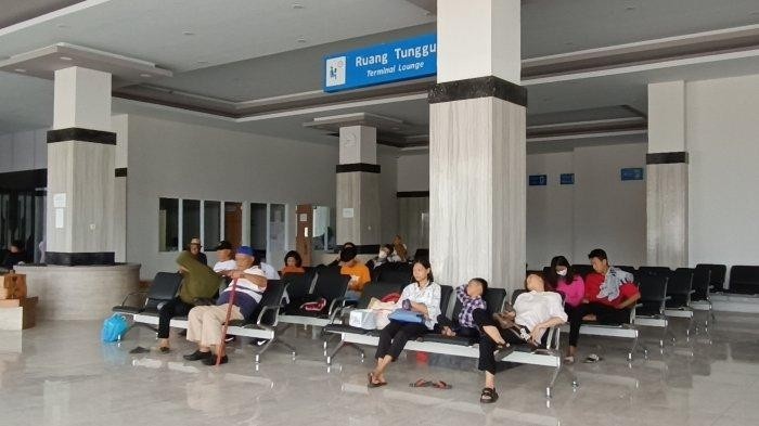 ruang tunggu penumpang ruang tunggu penumpang