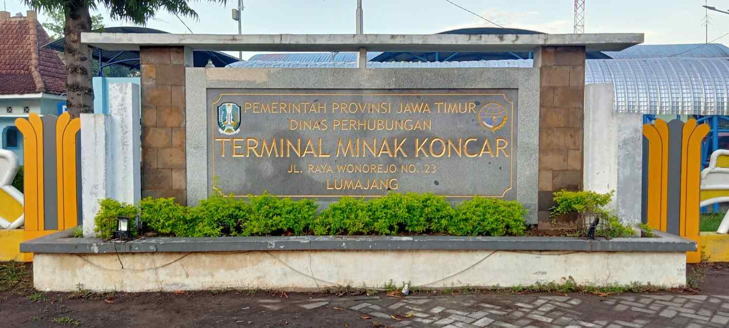 Terminal Minak Koncar papan nama